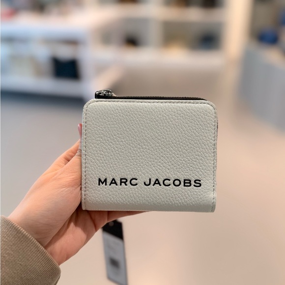 Marc Jacobs Handbags - NWT Marc Jacobs compact wallet - cotton multi